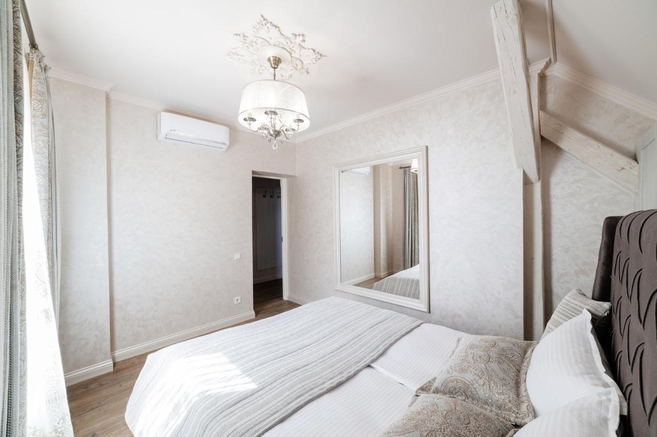 Lux Apartment On Duhnovicha Street .Free Parking. Úzhgorod Exterior foto