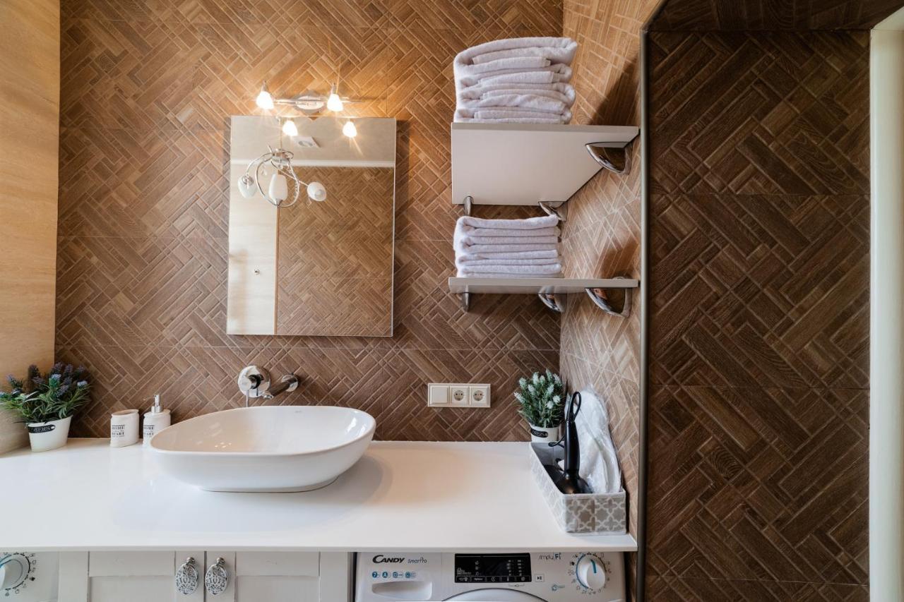 Lux Apartment On Duhnovicha Street .Free Parking. Úzhgorod Exterior foto